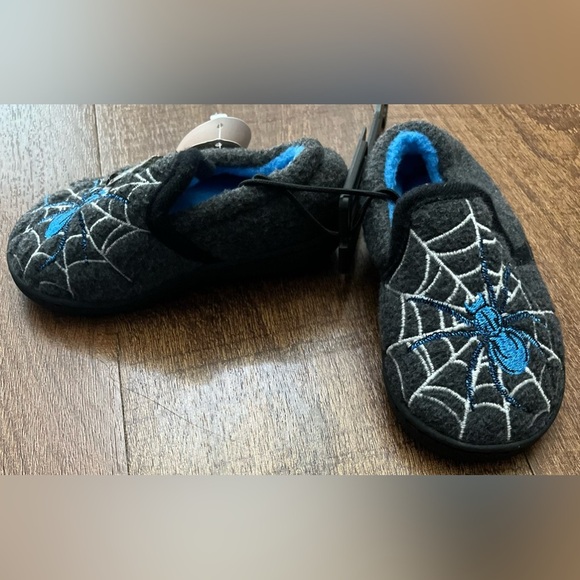 NWT baby toddler boy glow in the dark spider slippers Sz 5/6 - Picture 1 of 11